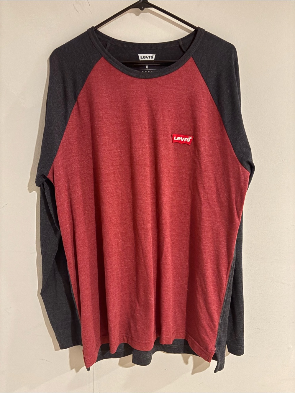 Levi’s Red Charcoal Raglan Long Sleeve Shirt Men’s XL Logo Patch